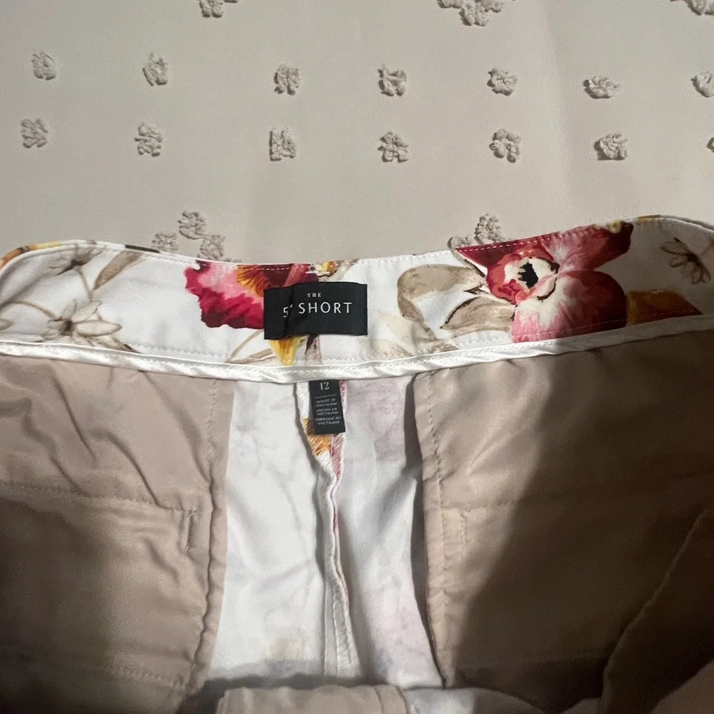 White House Black Market Floral Shorts Womens Size 12 EUC Summer Dress Shorts - Picture 6 of 6